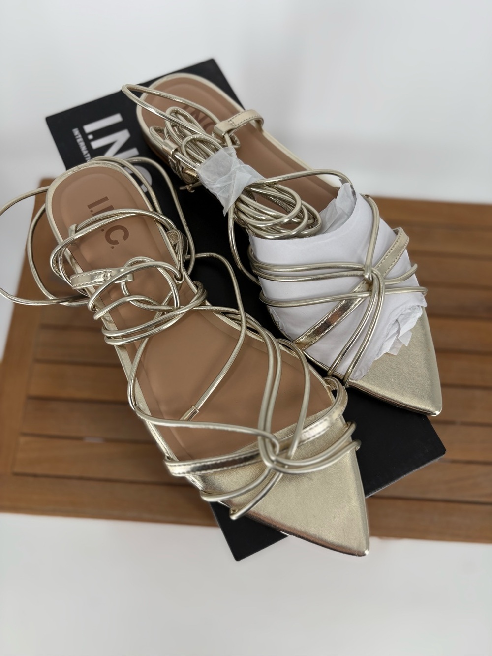 New Women’s INC International Concepts Gold Strappy Pointed-Toe Sandals size 8.5